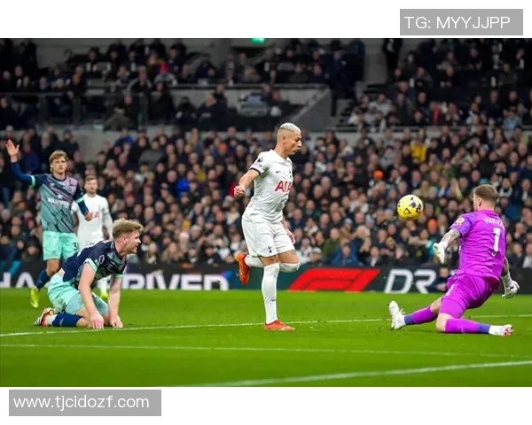 穆阿尼现身热刺训练场约翰逊乌多吉缺席引关注