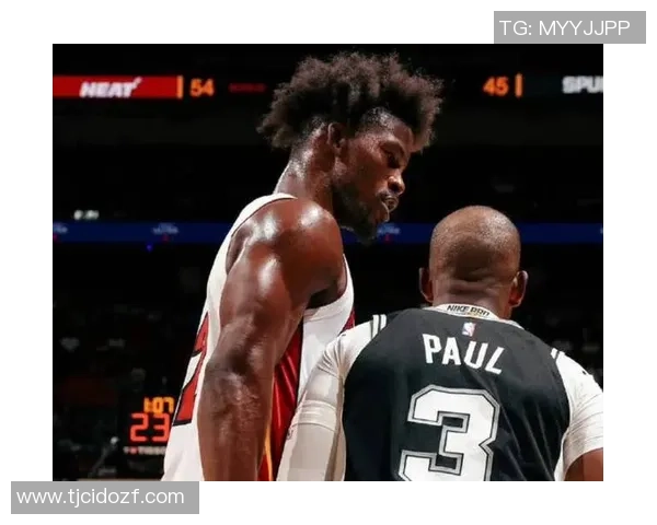 巴特勒表现出色9投7中砍下21分罚球7罚6中展现高效得分能力